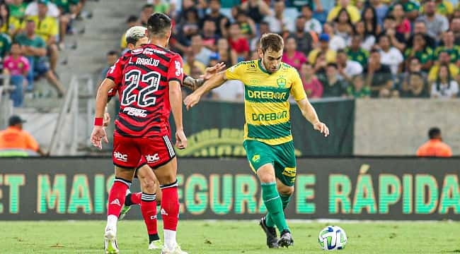 Gol balão e provocação Cuiabá atropela Flamengo show de Deyverson