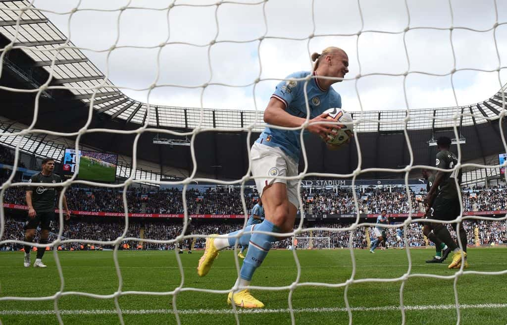 Haaland faz 13º gol em 20 jogos pelo City, que goleia e assume a liderança  da Premier League - Premier League - Br - Futboo.com