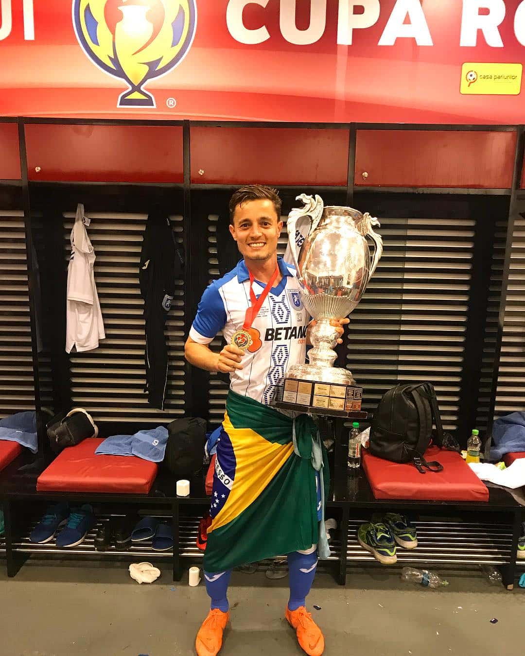 Gustavo Vagenin: O brasileiro que é ídolo no Irã, jogou com a 10 da Itália  e é muito grato a Messi - EXCLUSIVA - Br - Futboo.com