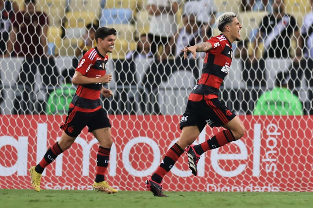 Flamengo vence o Vasco por 3 a 1 e está na final do Carioca - Fim