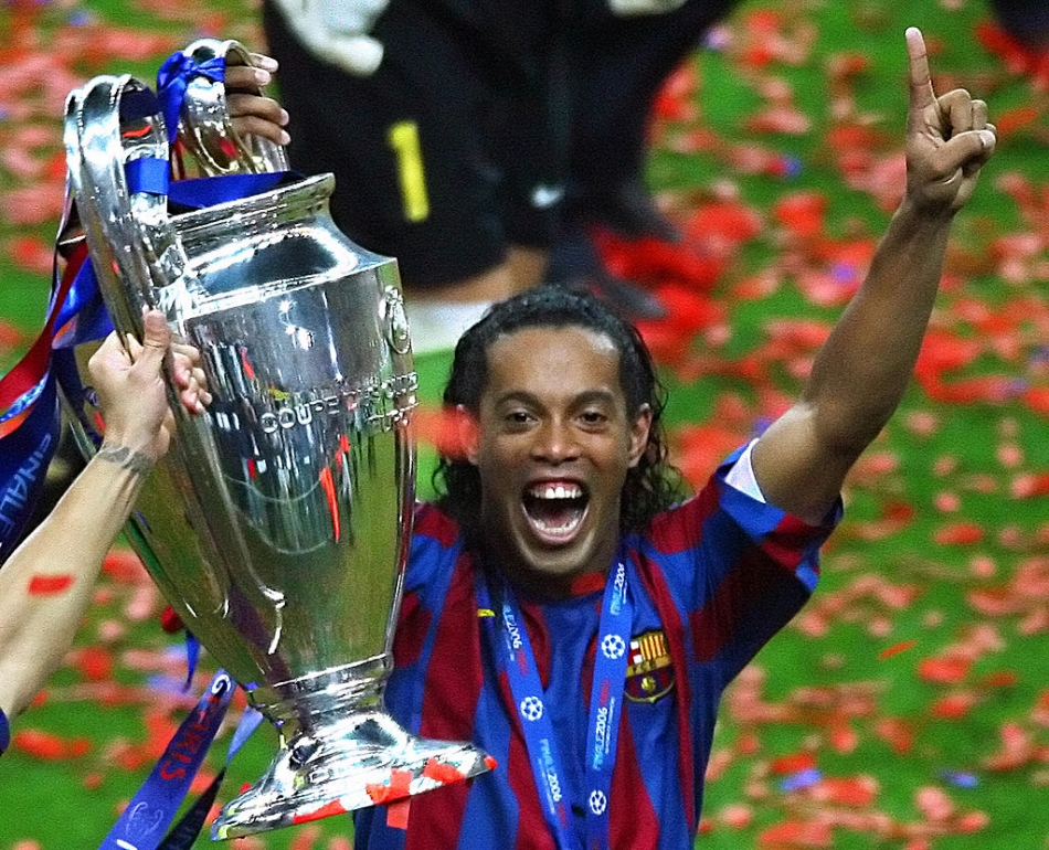 Ronaldinho Gaúcho faz 43 anos; relembre lances mágicos do “bruxo