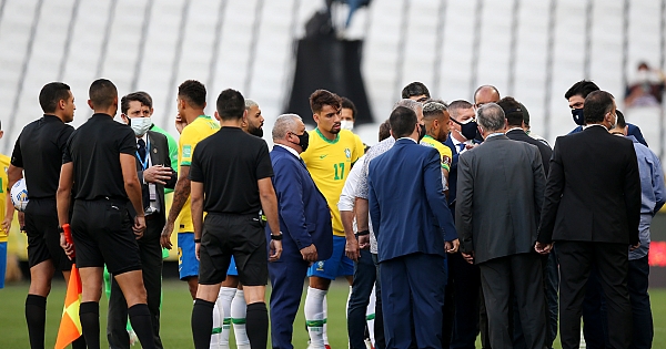 Superclássico entre Brasil x Argentina é interrompido pelas autoridades 