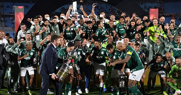 Top 5 clubes brasileiros que mais arrecadaram com premiações em 2021