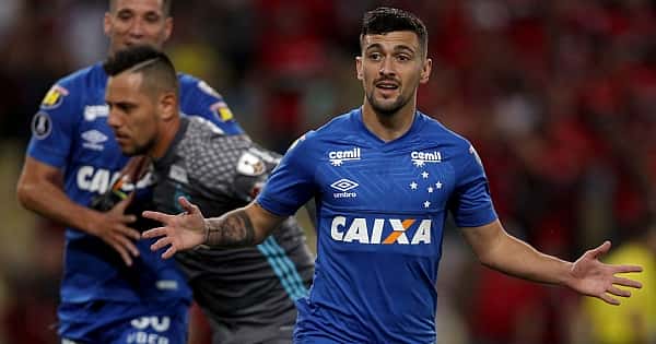 Os 15 clubes no mundo que mais lucraram nas janelas de transferências desde 2000