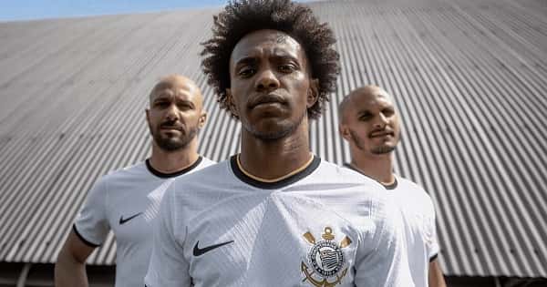 Corinthians lança camisa homenageando ‘ano dourado’ de 2012; veja as imagens