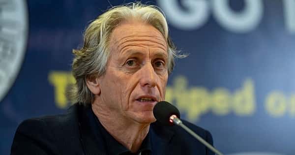 Dois zagueiros brasileiros estão na lista de Jorge Jesus