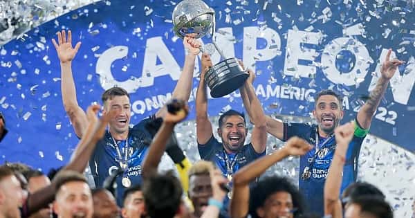 As melhores imagens de Independiente Del Valle 2 x 0 São Paulo