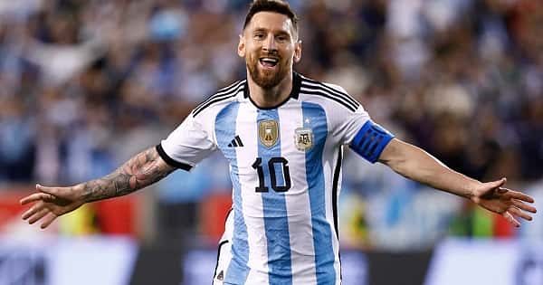 Messi é eleito o melhor jogador de todos os tempos por revista inglesa