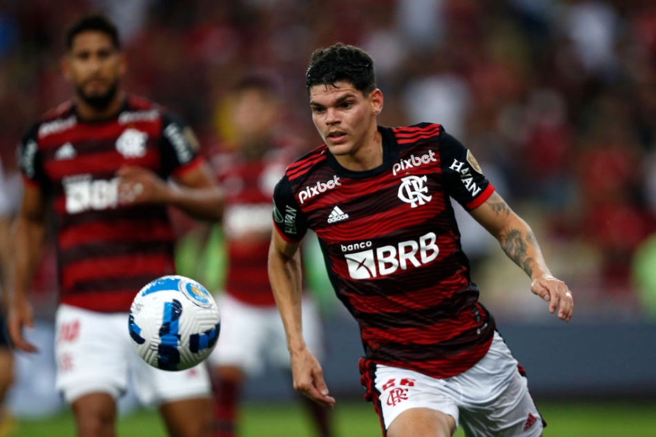 Qual jogador recebe o maior salário no Flamengo?