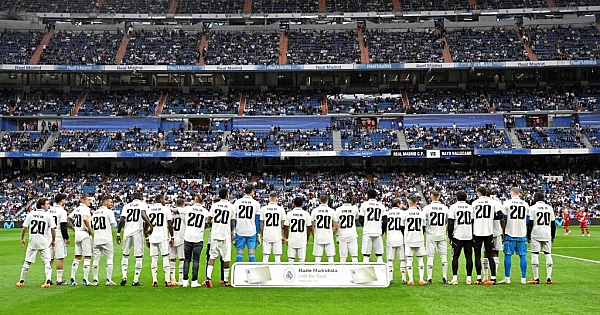 Vinicius Júnior é homenageado pelo Real Madrid após caso de racismo
