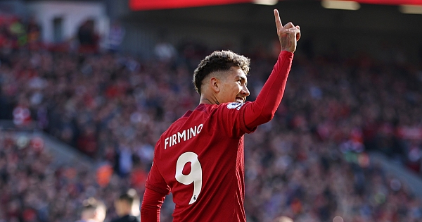 Top 10 jogadores que vestiram a camisa 9 do Liverpool no século XXI