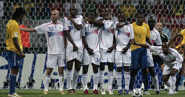 Os 10 maiores batedores de falta de todos os tempos