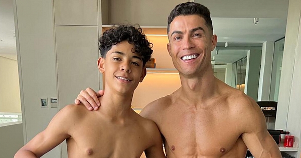 Cristiano Ronaldo posta foto pós-treino com o filho e físico impressiona