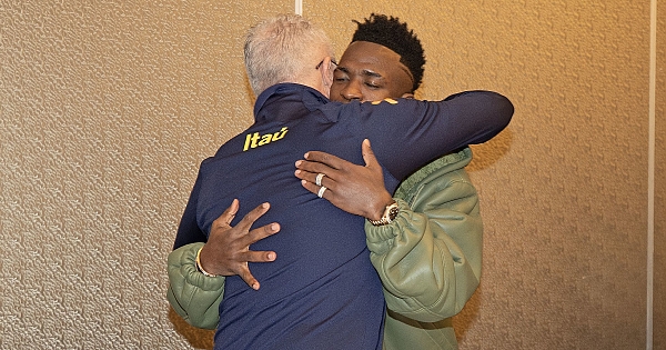 As melhores fotos da chegada da Seleção Brasileira em Londres