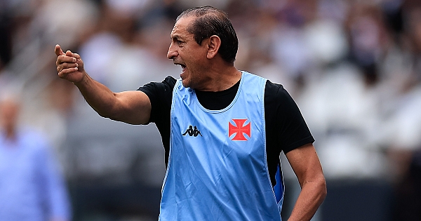 Os clubes brasileiros com mais trocas de técnicos no século 21