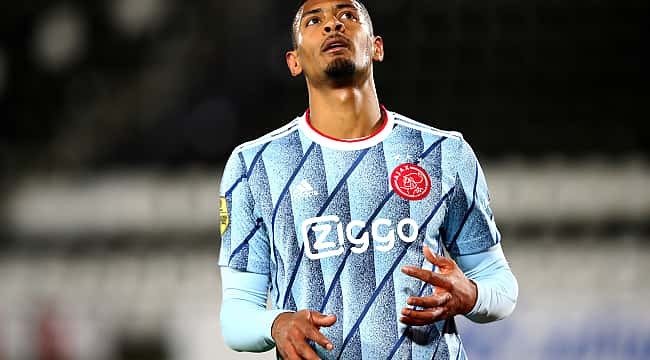 Ajax esquece transferência recorde na lista da UEFA