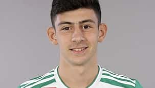 Os gigantes europeus estão atrás do jogador de futebol turco de 17!