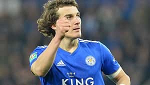 Çağlar Söyüncü e Çalhanoğlu vão para o campo