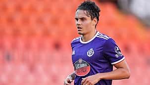 Enes Ünal assinou com a 9ª equipe