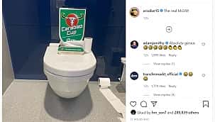 Eric Dier fez uma postagem com o tema "banheiro" rir