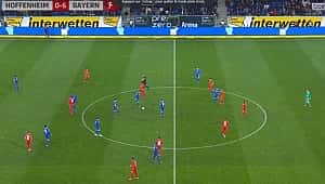 Torcedores protestando que abriram faixas ofensivas de jogadores de futebol