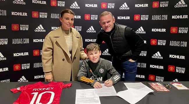 Galatasaray assinou com o pequeno Rooney MANU em camisa