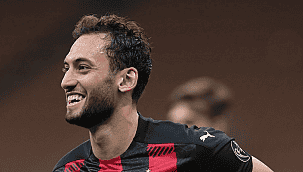 Hakan Çalhanoğlu o show continuou, o Milan venceu!
