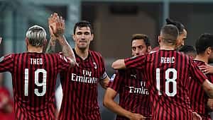 Hakan Çalhanoğlu fez um show, disparou um foguete!