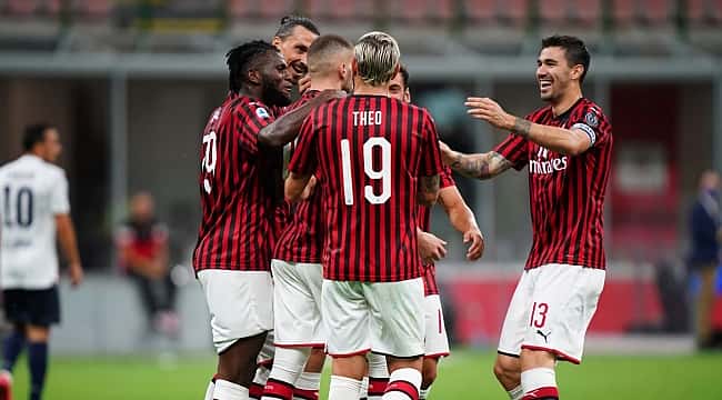 Hakan Çalhanoğlu e o Milan não podem ser parados!