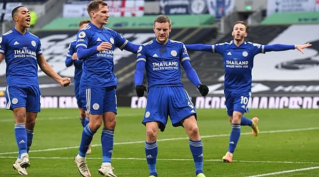 Leicester retorna de Londres com 3 pontos