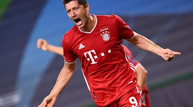 Lewa olha para a ficha de Ronaldo
