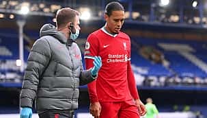 Choque de Van Dijk em Liverpool