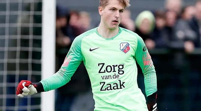 Cara. O City transferiu o goleiro de 16 anos