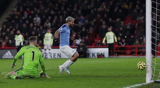 Manchester City vence com Agüero