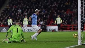 Manchester City vence com Agüero