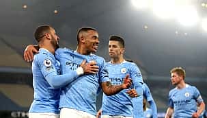 Manchester City faz história