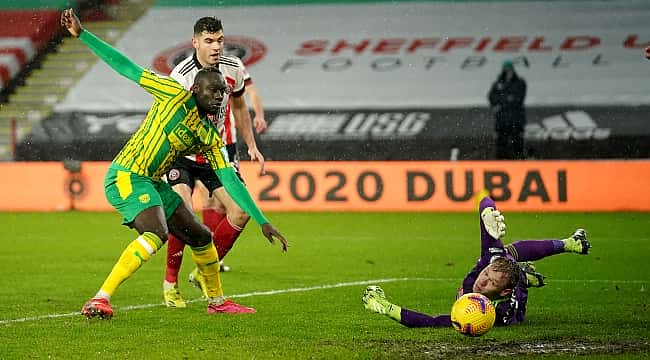 Outra assistência de Mbaye Diagne!
