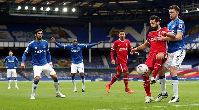 Selo VAR em Merseyside derby!