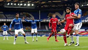 Selo VAR em Merseyside derby!