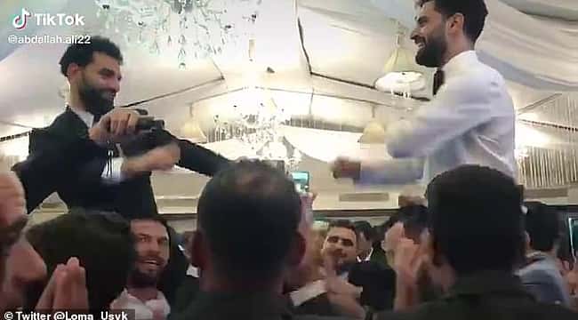 Salah foi ao casamento, tornou-se Covid