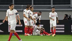 Sevilla sempre faz isso! Mesmo cenário ...