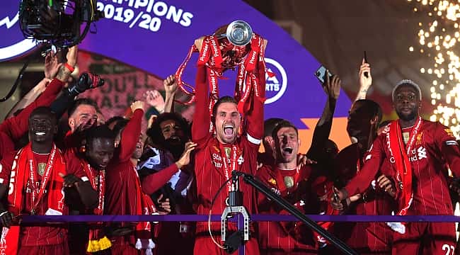 E o Liverpool ganhou o troféu do campeonato