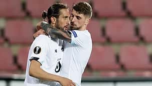 Mostrar na Liga Europa de Yusuf Yazici!