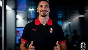 Zlatan Ibrahimovic assinou