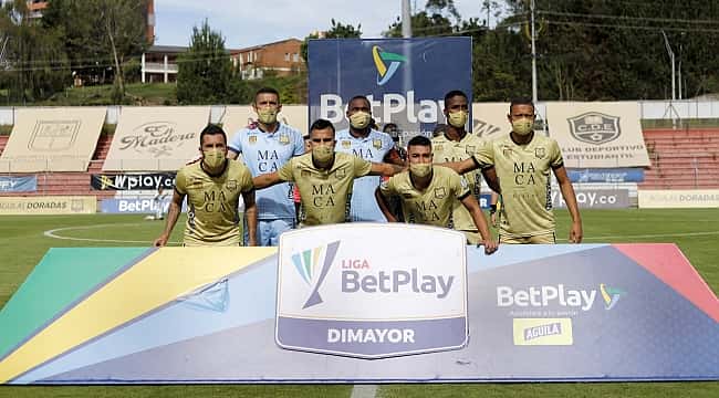 Covid 19 golpe! 7 pessoas vieram para o campo