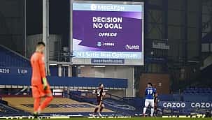 Novo sistema de 'impedimento' e VAR da FIFA