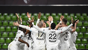 Selo Burak e Zeki na França!