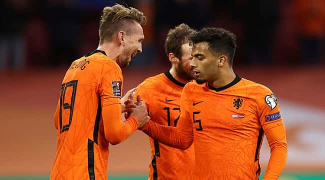 Holanda acabou com 2 gols