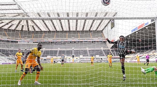 O Tottenham deu a vitória com as mãos