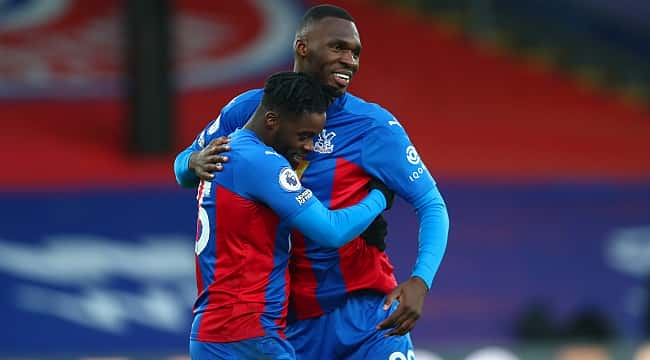 Corrida Benteke na transferência!